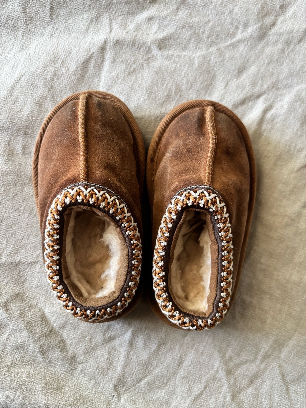 Kids UGG Cozy Faux-Shearling Slip-On Slippers - Brown size 6